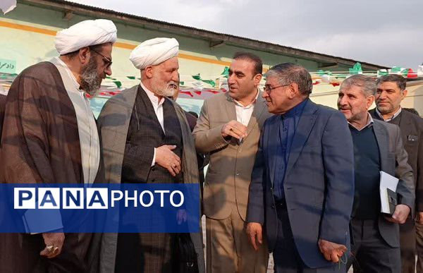 بازدید میدانی دادستان انتظامی قضات در کوهدشت و دیدار با کارکنان و خانواده شهدا