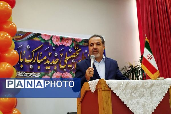 برگزاری «جشن جوانه ها» در دبیرستان راضیه شکرابی ناحیه دو شهرری 