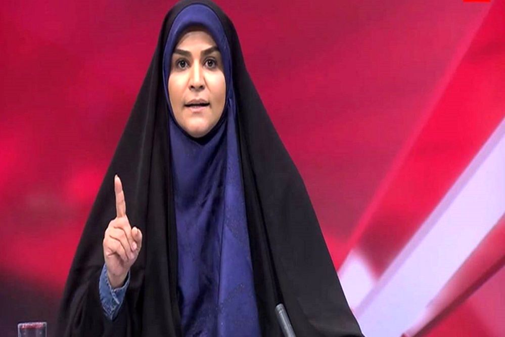 اهدای مدال طلای جهانی به مجری شجاع صداوسیما توسط قهرمان خوزستانی