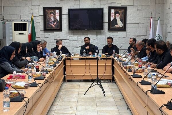 تشریح برنامه‌های استقبال و بدرقه زائران در نشست رئیس ستاد گردشگری شهرداری تهران با مدیران گردشگری مناطق ۲۲ گانه