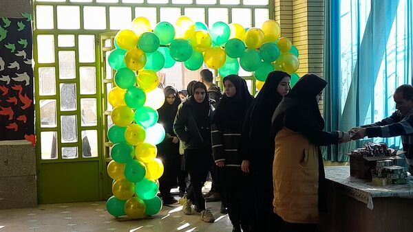 برگزاری اجلاس نماز در دبیرستان پروین اعتصامی اسدآباد