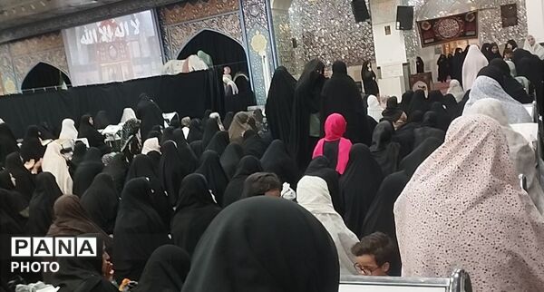  نماز جماعت در امامزاده سید حمزه کاشمر 