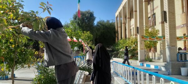 آموزشگاه فاطمیه جیرفت به استقبال «دهه فجر»