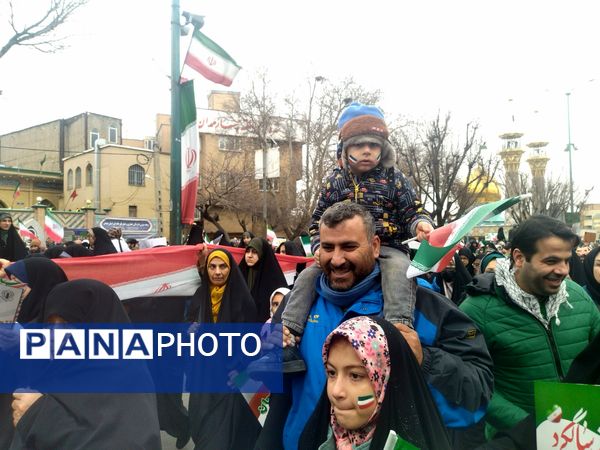 ثبت شکوه انقلاب از قاب دوربین در همدان