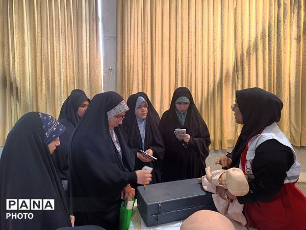 آغاز بازدید دانش‌آموزان از «پاتوق نوجوان مبارز» و غرفه‌های تخصصی