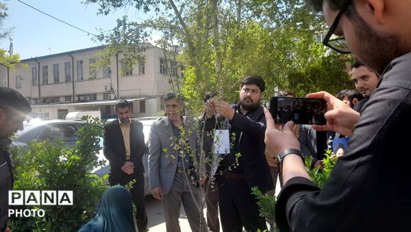 طنین یاد و نام شهدای میناب و رهبر شهید عزیزمان در اداره کل آموزش و پرورش خراسان رضوی