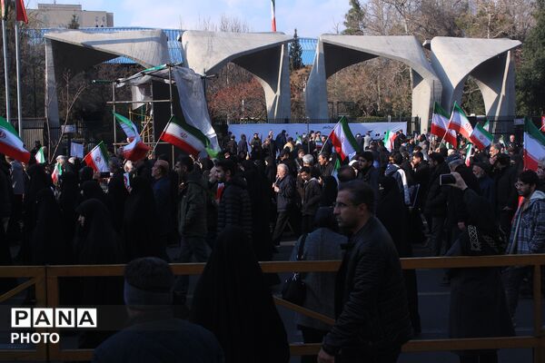 بیعت مردم تهران با سومین رهبر انقلاب