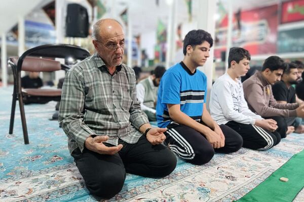 مراسم معنوی اعتکاف در مسجد اعظم حضرت ابوالفضل (ع) بهارستان دو
