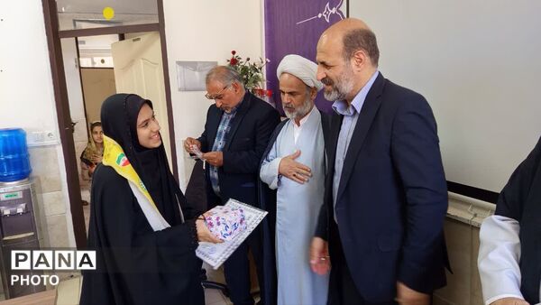آیین تقدیر از دانش آموزخبرنگاران پانا ناحیه چهار قم