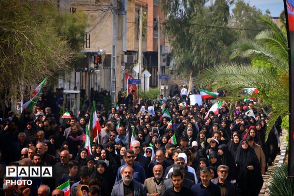 راهپیمایی روز قدس همزمان با تشییع شهید اقتدار در جهرم