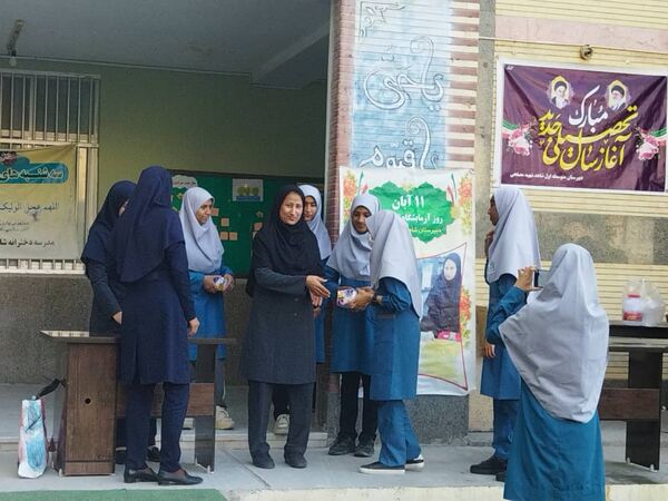جشن دانش شهرستان میناب در روز آزمایشگاه 