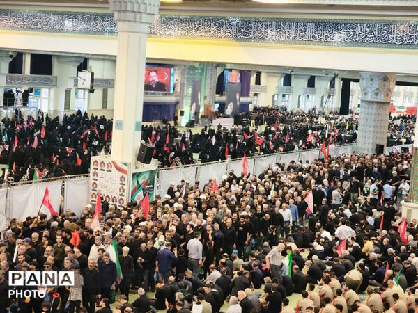 روایت قاب‌هایی از دریای دلدادگی؛ اجتماع عزاداران تهرانی در آیین بزرگداشت رهبر شهید