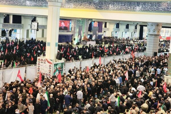 روایت قاب‌هایی از دریای دلدادگی؛ اجتماع عزاداران تهرانی در آیین بزرگداشت رهبر شهید