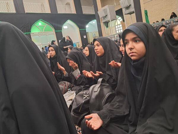 میزبانی دانش‌آموزان دختر شهرستان تفت از شهید گمنام