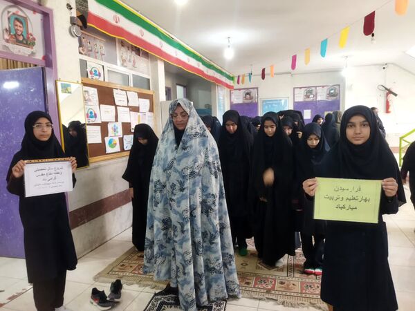بهار تعلیم و تربیت، بزرگداشت دفاع مقدس و نماز در مدارس شیراز 