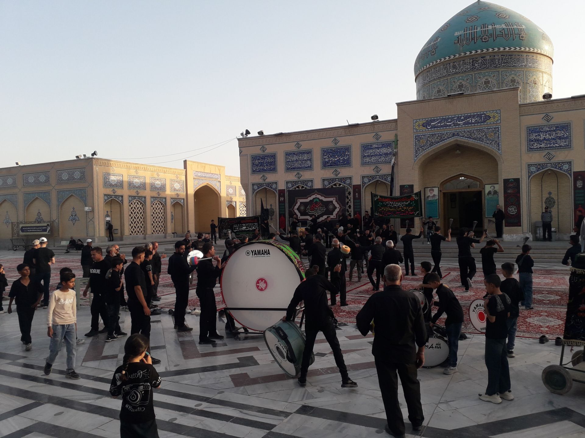حضور دسته های عزاداری هیئت حسینی روستای تل آباد در زیارتگاه شهید آیت الله مدرس