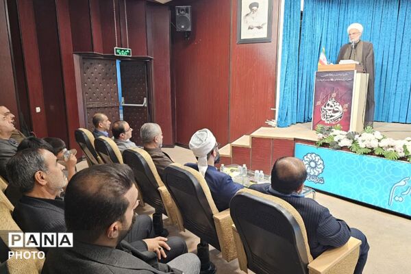 دیدار راهبردی نماینده ولی‌فقیه با مدیران مرکز بزرگ اسلامی غرب کشور