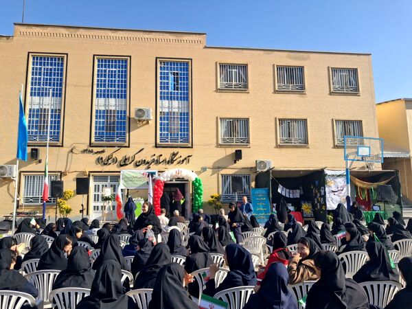 گرامیداشت پدافند غیرعامل با حضور مسئولان شهرستان در دبیرستان وکیلی ۹