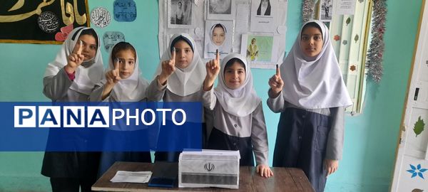 بازدید دانش‌آموزان دبستان درخشنده از پژوهش سرای آیندگان 