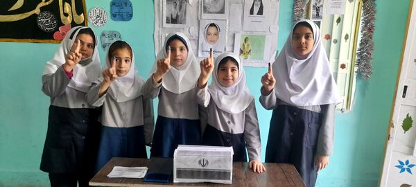 بازدید دانش‌آموزان دبستان درخشنده از پژوهش سرای آیندگان 