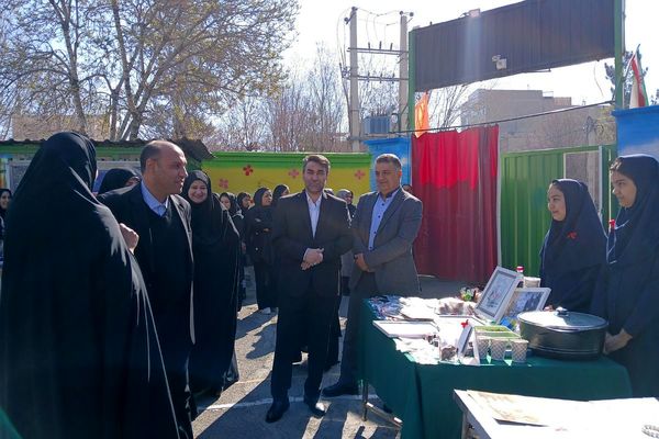 بازارچه کارآفرینی در دبیرستان حجاب