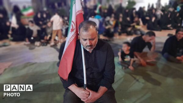 نهمین شب از مراسم عزاداری امام حسین همراه با هئیت زنجیر زنی در حسینیه امام خمینی