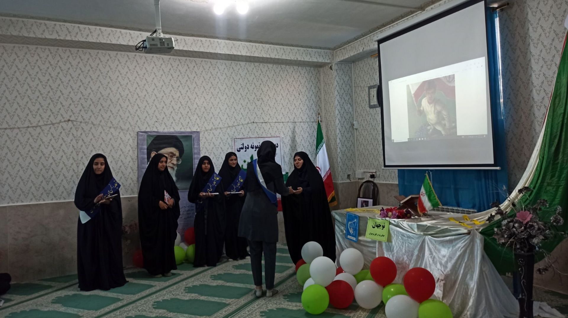 برگزاری نشست بصیرتی در دبیرستان رضوان به‌مناسبت رویداد مدرسه‌ای نوجهان