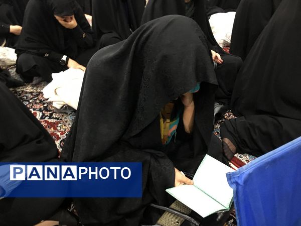 برپایی مراسم دعای عرفه در گلستان شهدای اصفهان