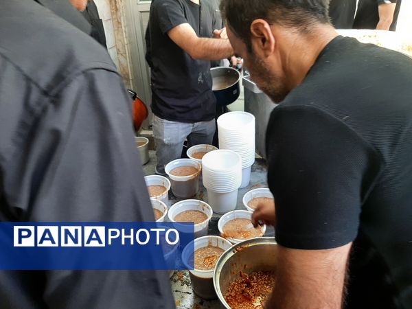 توزیع ۲۰ دیگ شله به عنوان نذر توسط خادم حرم مطهر رضوی و خیر بزرگ شهر مشهد مقدس