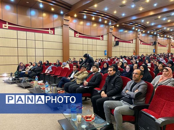 اختتامیه نمایشگاه بازی و یادگیری در شهرستان رباط‌کریم