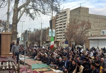 حضور گسترده مردم قروه در نماز عید فطر