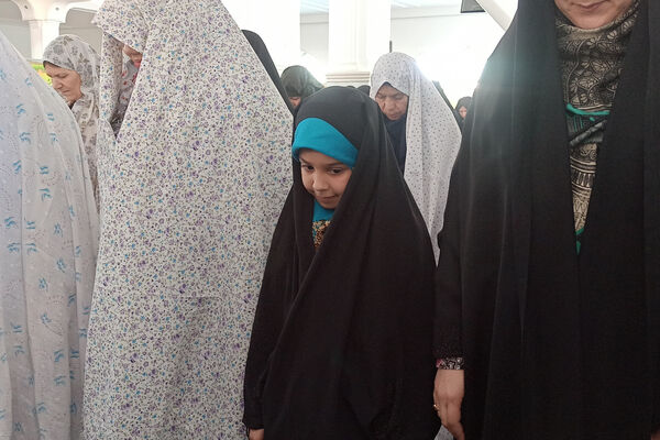 جمعه‌ای به رنگ ایمان؛ مسجد جامع لبریز از عطوفت و معنویت