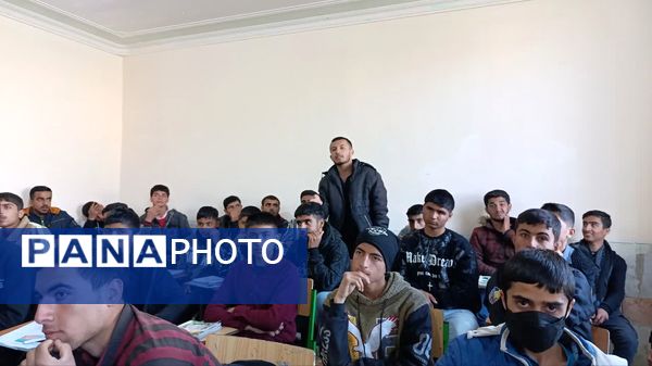 نشست جهاد تبیین به‌مناسبت گرامیداشت دهه‌مبارک فجر در مدرسه امام خمینی (ره) دیشموک