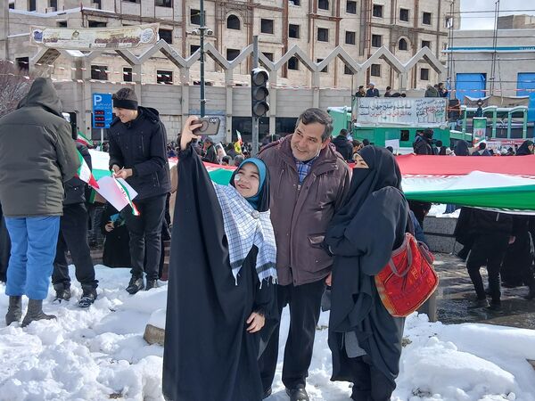 حضور پرشور مردم مشهدی در راهپیمایی ۲۲ بهمن 