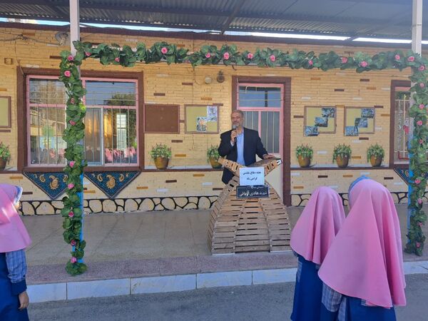 برنامه گرامیداشت هفته دفاع مقدس در دبستان شهید هادی آریایی 
