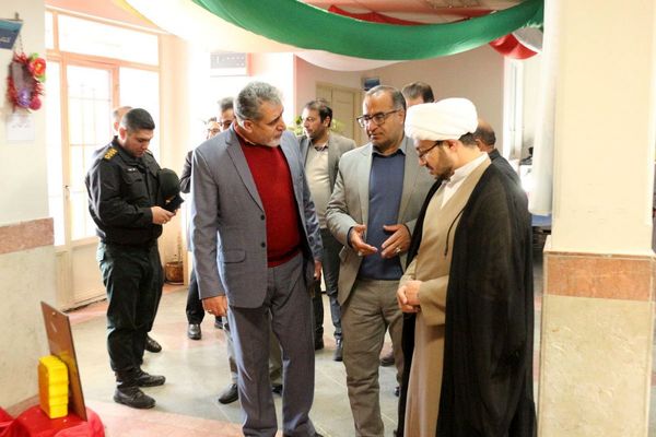 نواختن زنگ انقلاب در مدرسه فاطمه الزهرا(س) فیروزکوه