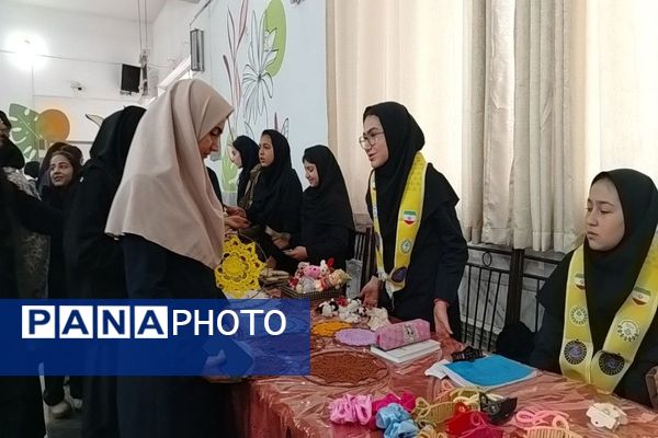 برپایی نمایشگاه و بازارچه کارو فناوری در دبیرستان شهید مجید دهنوی نیشابور