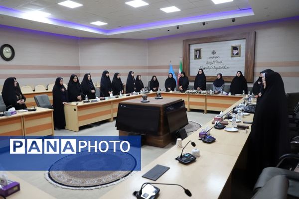 نشست هم‌اندیشی بانوان ستادی اداره‌کل آموزش و پرورش آذربایجان‌شرقی