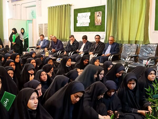  مراسم استقبال و تشییع شهید گمنام در دبیرستان شاهد زکیه ناحیه یک 