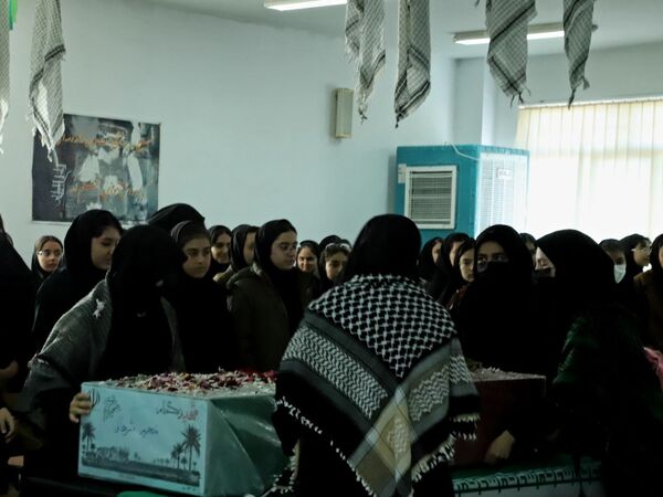 میزبانی هنرجویان هنرستان دکتر حسابی شهر محلات از پیکر شهید گمنام دفاع مقدس 