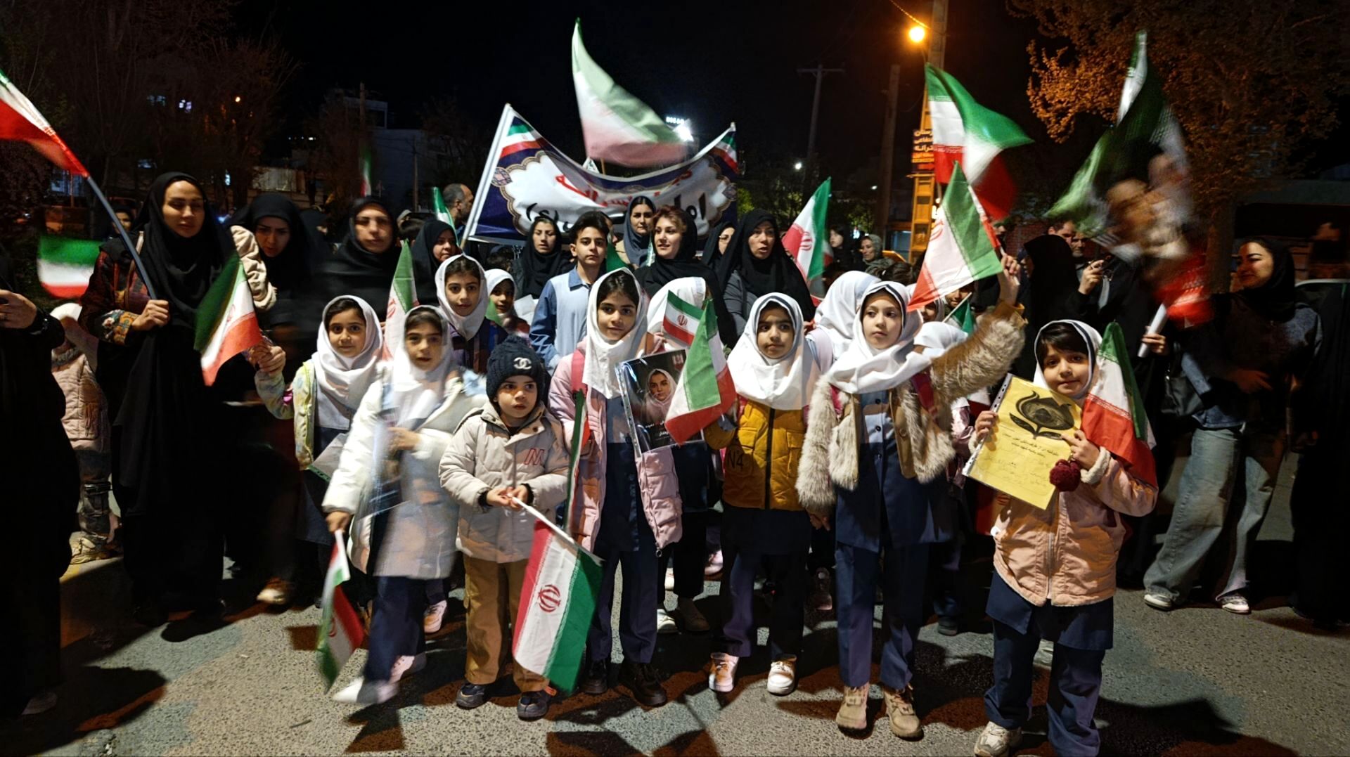 مردم خستگی ناپذیر دورود تا روز پیروزی خیابان را رها نخواهند کرد
