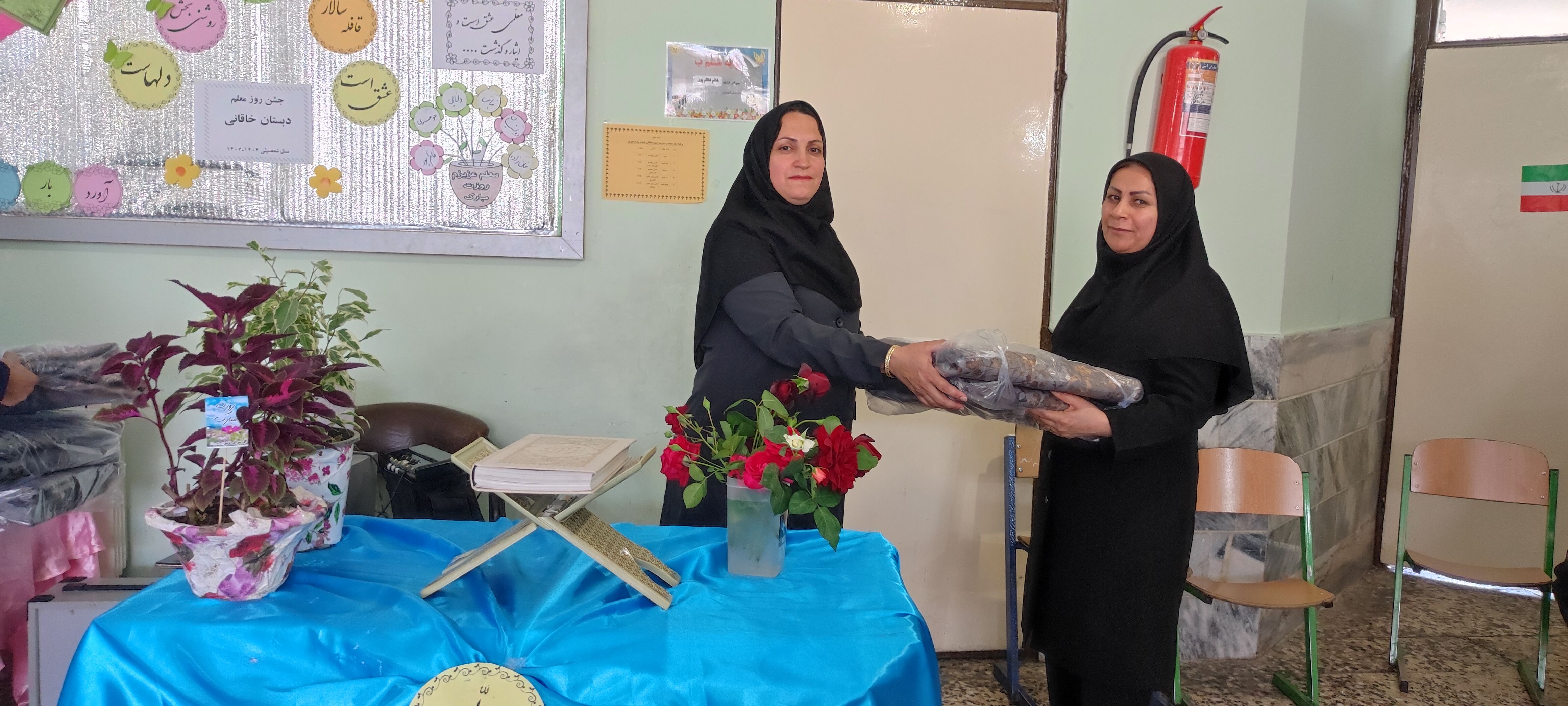 جشن روز معلم در مدرسه شهید احمد خاقانی شیروان
