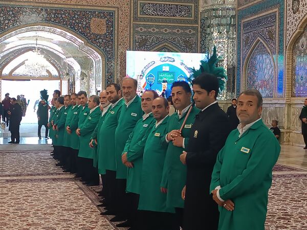 زیارت دسته جمعی معلمان در حریم قدس رضوی 