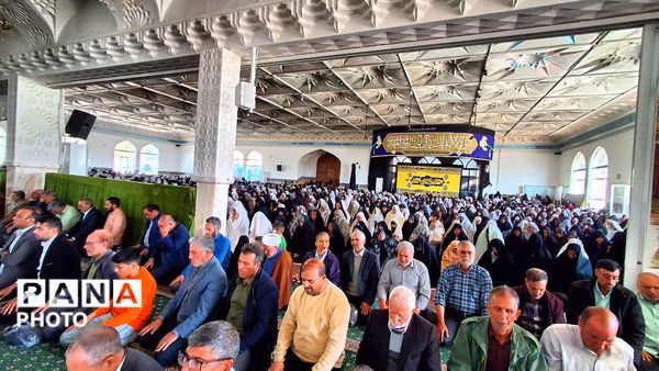 نماز جمعه ای با عطر رمضان در کاشمر 