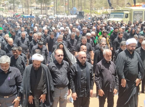اقامه نماز ظهر عاشورا در قتلگاه بیرجند 