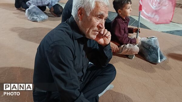 اجتماع شبانه مردم کاشمر پس از پیاده‌روی «حرم تا حرم» در سیدمرتضی