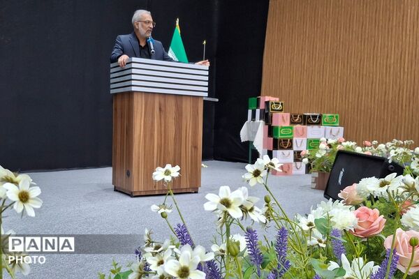 گردهمایی دبیران و آموزگاران تربیت بدنی در کانون فرهنگی تربیتی امام خمینی (ره) به مناسبت هفته تربیت بدنی و ورزش 