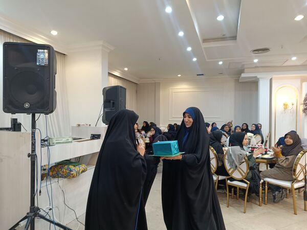 به وقت افطار همراه با دانش آموزان دبیرستان دخترانه امام حسین واحد۳ مشهد