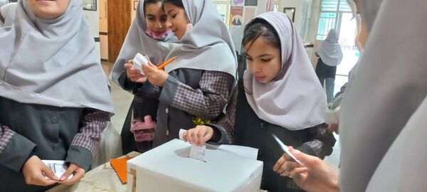  انتخابات شورای دانش آموزی  در دبستان حافظه سلیمانشاهی 