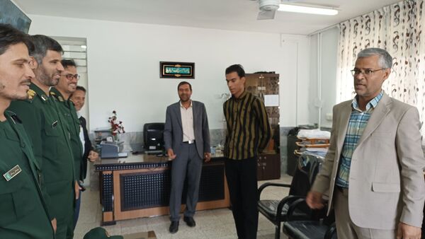 بازدید فرمانده بسیج دانش آموزی از دبیرستان شاهد صاحب الزمان 